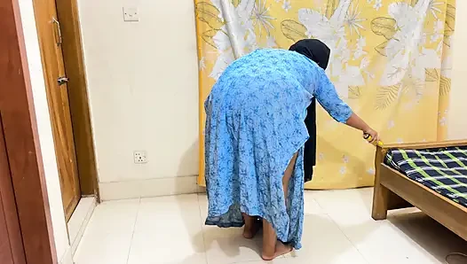 Pembantu muslim pantat montok yang hot