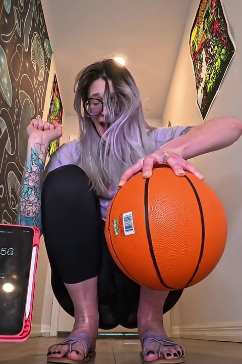 6'7 Tall Goddess One-handed Basketball Hold Challenge How Long Can These Huge Hands Dominate?