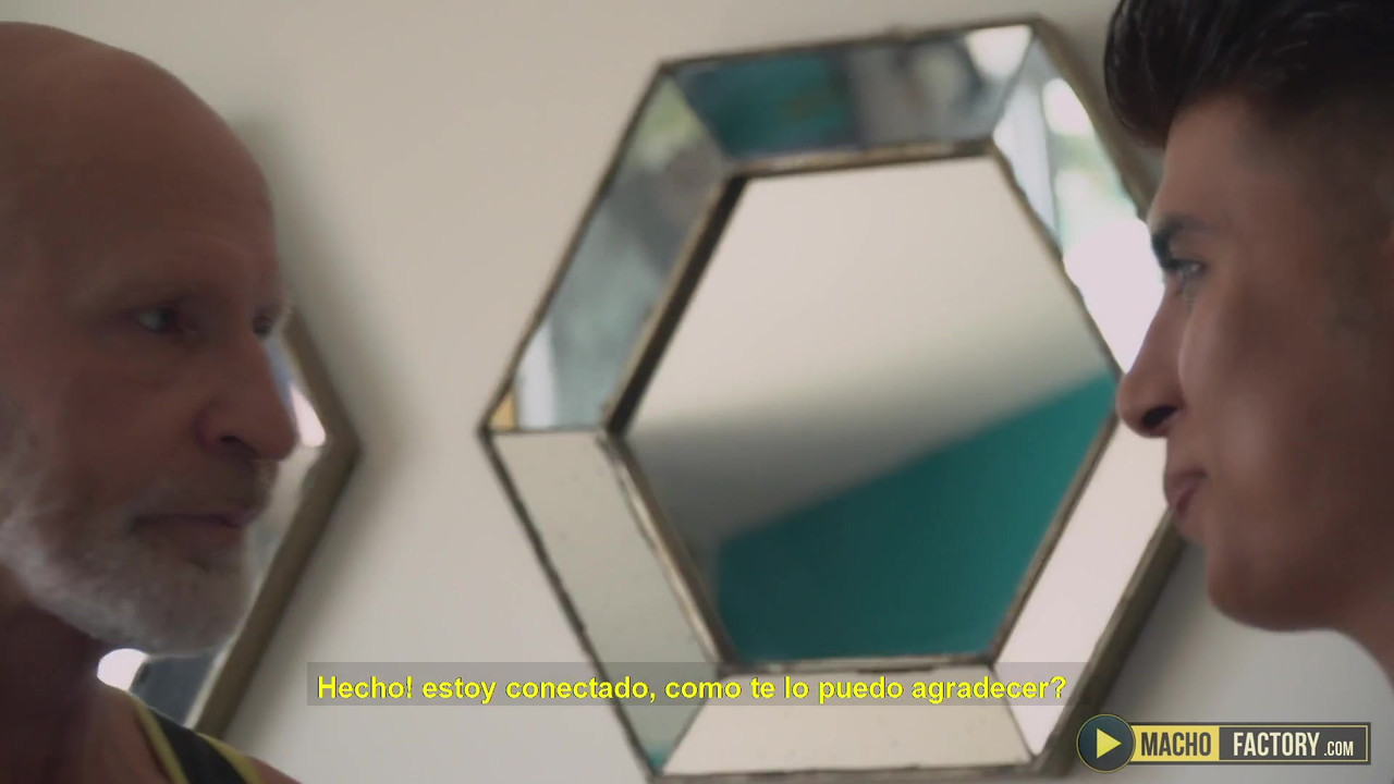 超级性感的爸爸benedictus得到一个大玩具和大鸡巴插他紧致的屁股