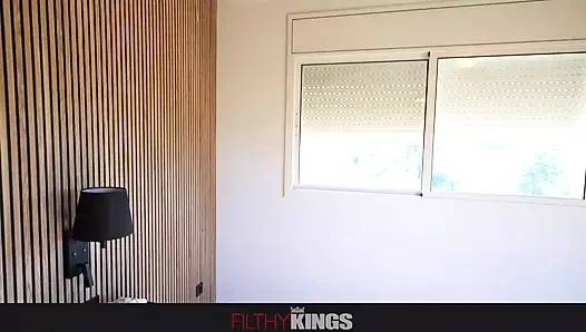 Pis krallar - büyük memeli Fransız üvey anne Clea Gaultier üvey oğlunun yarağına biniyor