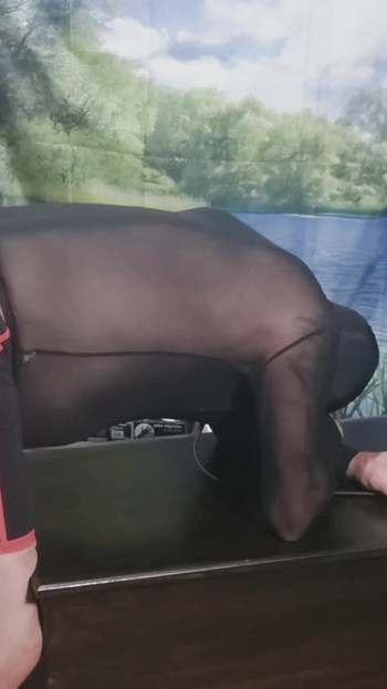 INDIMENTICABILE MOMENTO DA "HA TROVATO UN CAZZO PINCK CON CUI SCOPARE IL CULO DI HIA"