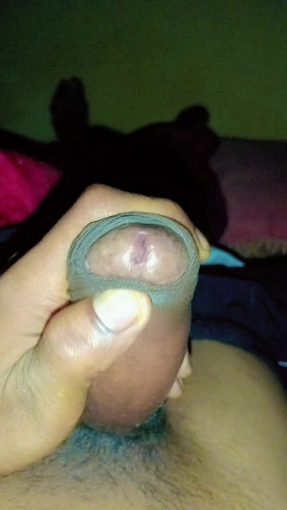 Bilo koja cura teta mi se igra s kurcem i šalje mi poruku