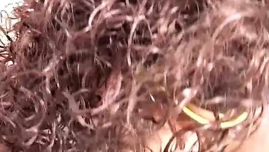 Sıska orta yaşlı seksi kadın amatör üçlü sekste sikiliyor