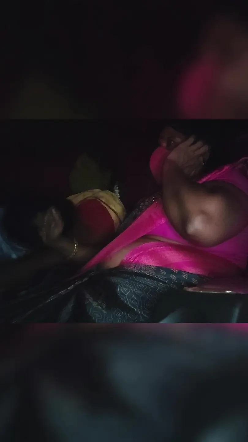Sinema sineması filmi dokunma göğüsleri tamil ev karısını emiyor
