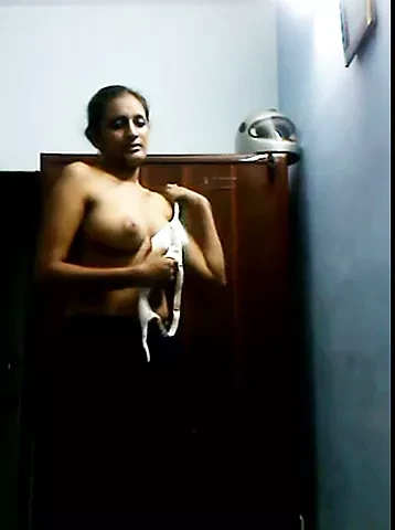 aunty self capture her boobs out