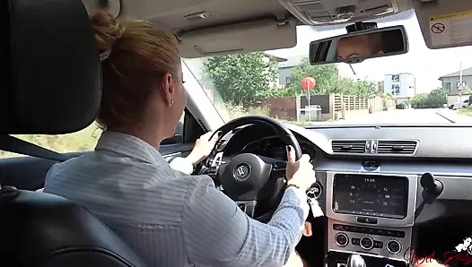 Водитель Uber сосет и трахает костюмера