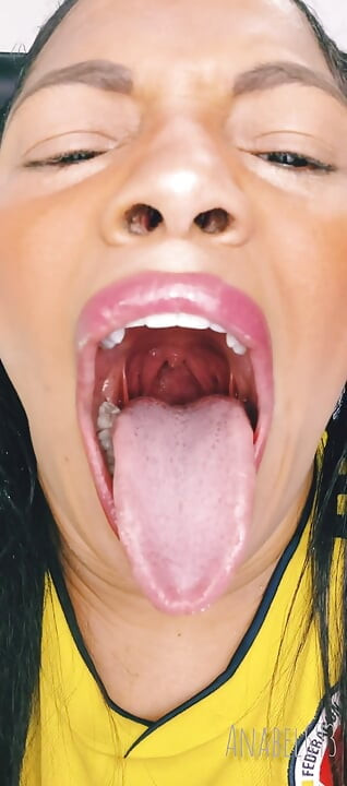 Yawning dengan mulut besar saya