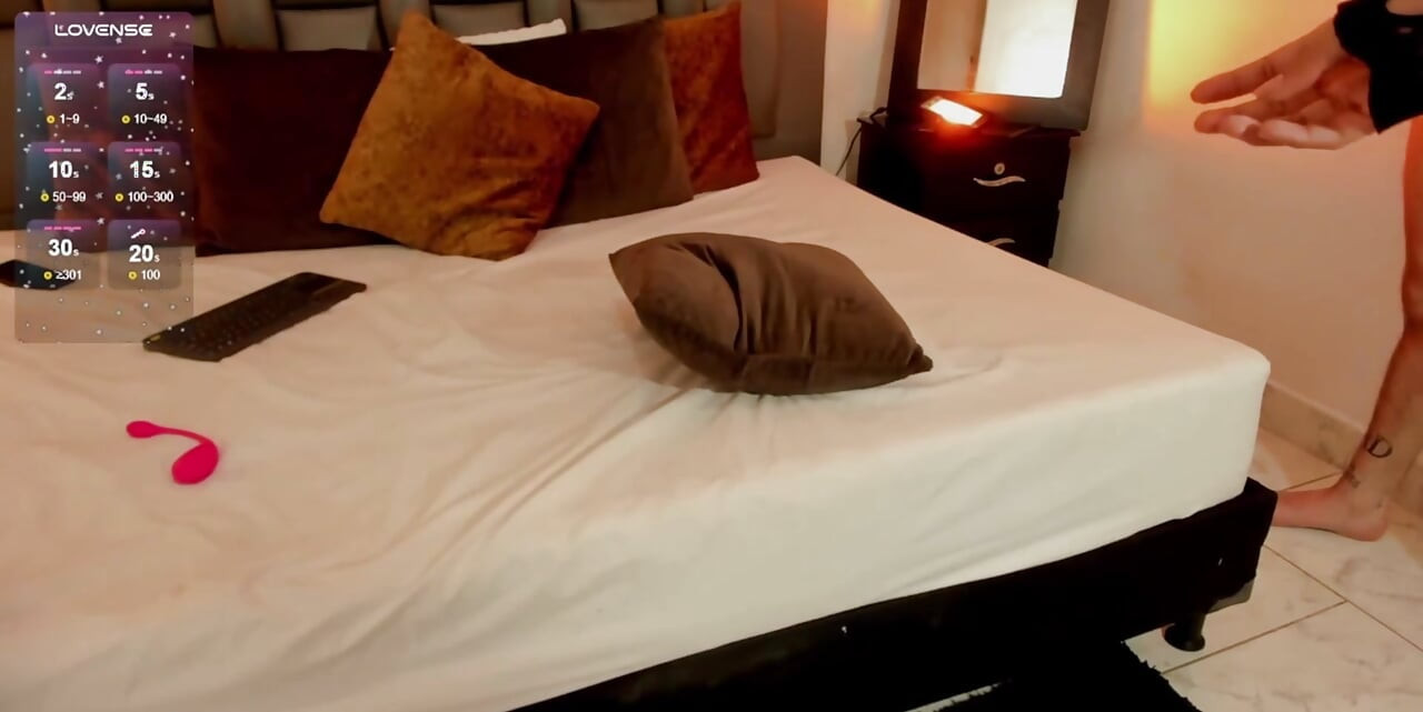 Latina girl gives a blowjob and gets fucked doggystyle by her boyfriend