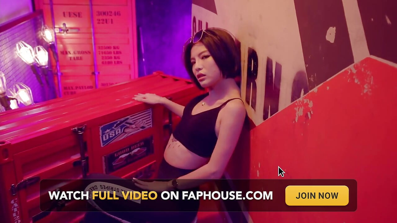 섹시한 아시아 소녀 솔로 쇼
