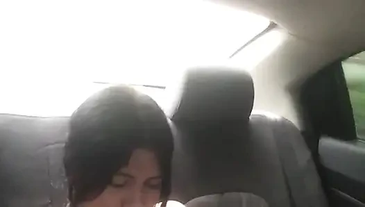 Pelacur latin menelepon suaminya ketika dia masturbasi di uber.