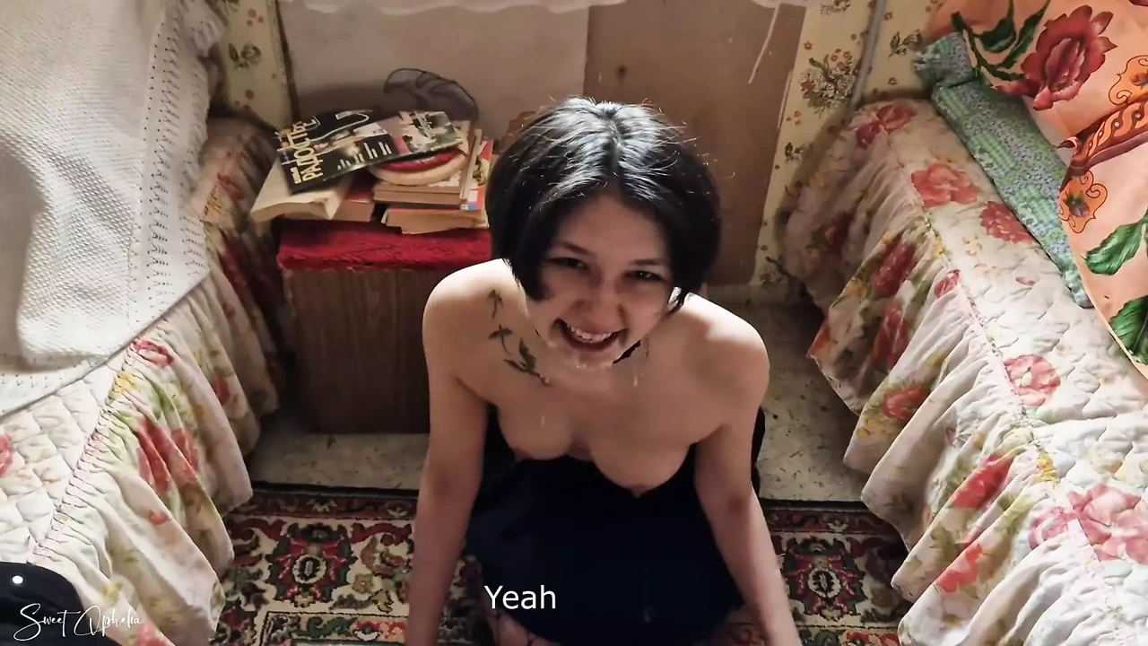 男人捡到了一个婊子，在一所废弃的房子里操了她