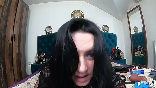 Курение и танцы в красном нижнем белье с кружевами - играю с моими большими сиськами под музыку