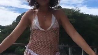 Sarah hylandのビキニニップスリップ6-7-19（pt2）