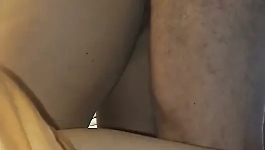 Alles in ihrem Arsch und dann bringe ich sie mit meiner Zunge zum Kommen