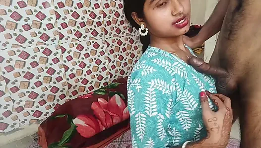 Минет и дрочка жены дези Salwar - сперма на одежде и ласки пальцами