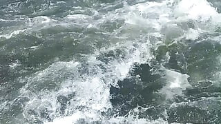 Nadi ko kinare tak mor diya gaya hai