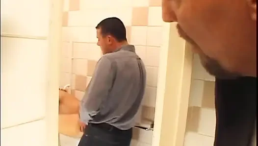 Klasik orta yaşlı seksi kadınlar gerçekten sürtükler büyük amatör yaraklarla sikiliyor ve dölleniyor