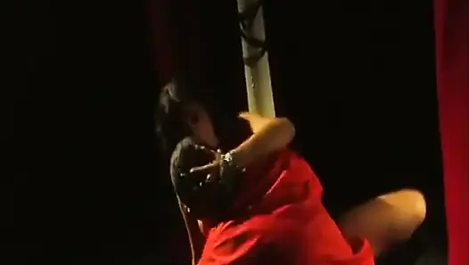 Sesi anal ceroboh cewek dewasa rambut cokelat ini sampai menganga lebar