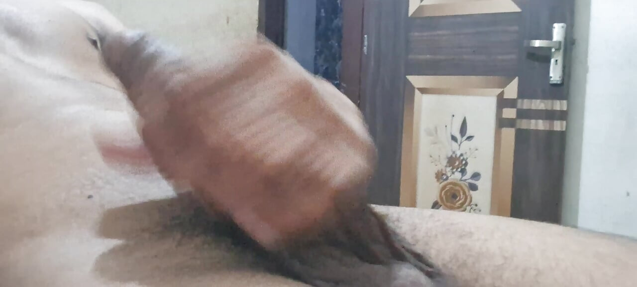 Deshi indian sex ladka apni step sister ke books ko dekh kar apna Kala mota Lund hilata hai hai jo bahut hi bada hai