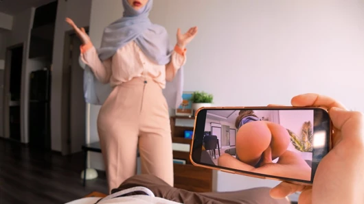 Beautiful Step Mom accidentally caught her stepson watching porn