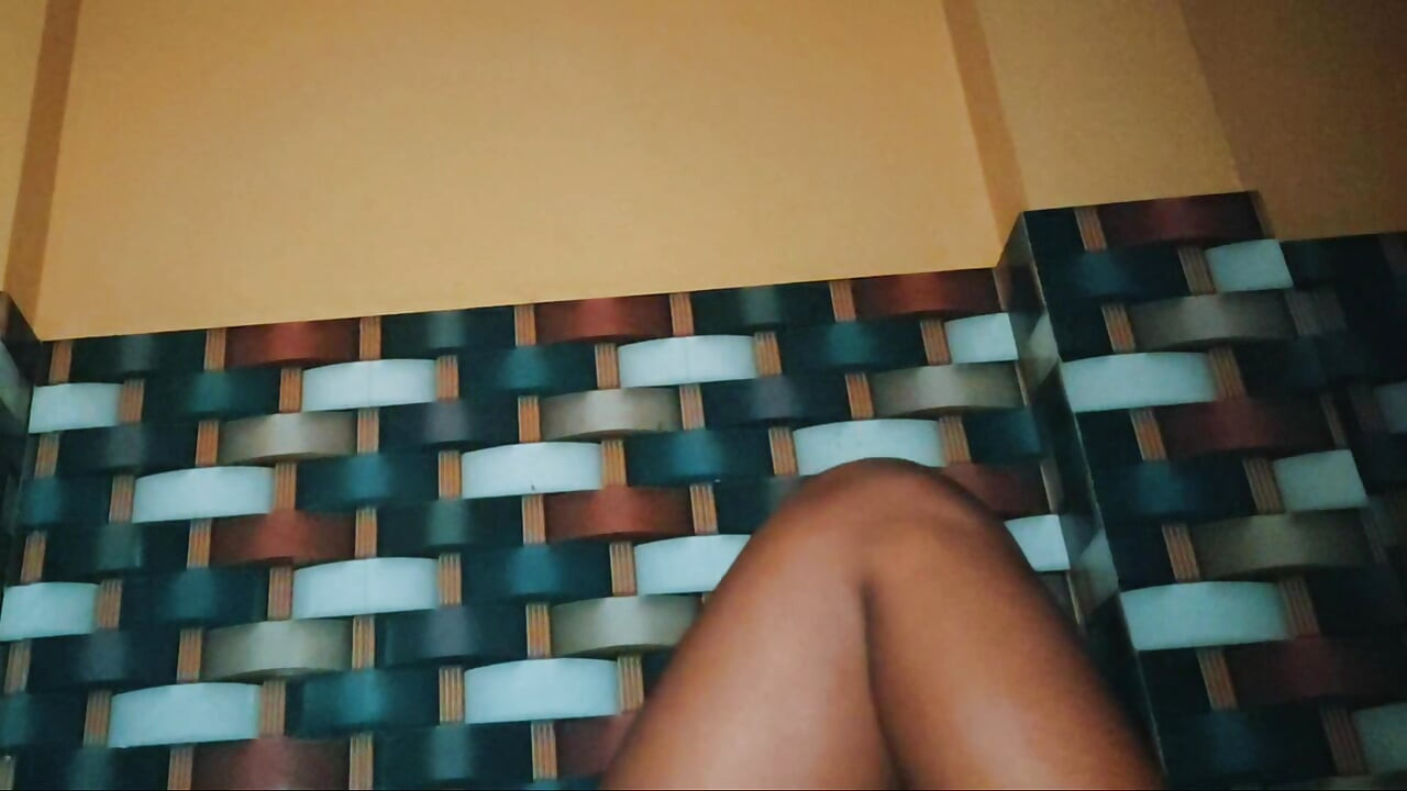 Desi aunty put a sponge in her pussy