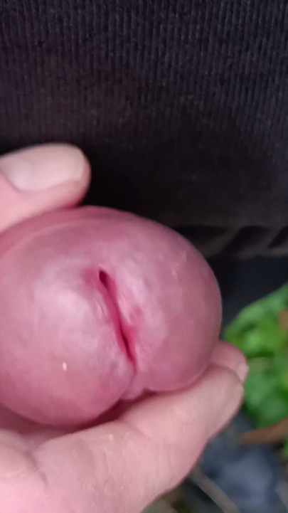 Velký neobřezaný cestovní penis, zblízka Honění v lese v pracovním oblečení - Rockard Daddy