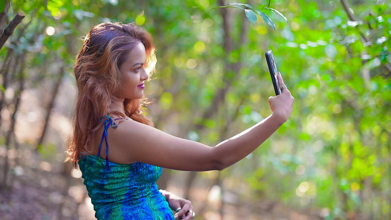 Berkongkek tegar dengan awek asing di atas bukau