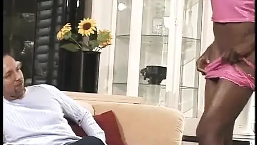 Heißer und dampfender dreier im wohnzimmer