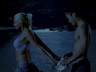 Chinese man en blank meisje op het strand (2007)