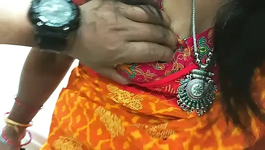 Güzel Hintli yenge evde seksi sari içinde kayınbiraderi ile sert seks yapıyor