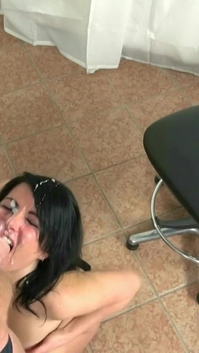Momento da vedere da "XXL MEGA Sborrate! Litri di sperma fresco sulla scopata in faccia "