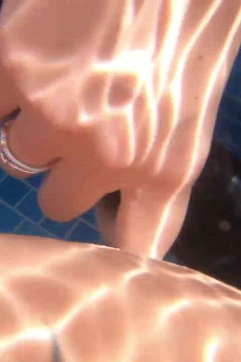 Sualtı çift uçlu dildo