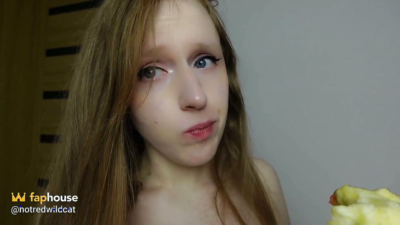 Asmr eppal nangi kha rahi hai