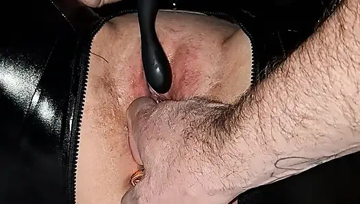 Мастурбация в машине