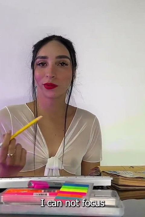 Desperate Schoolgirl Pee in Class