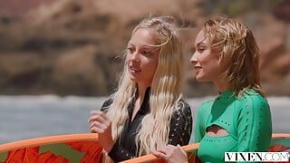 Vixen - серфинг-зайчики Bella, Kelly и Christy Соблазняют инструктора
