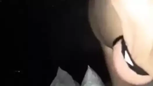 Oyuncağımla eğleniyorum.