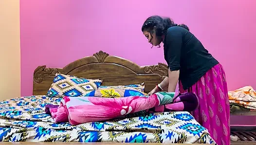 Big penis debour ji ne mouka milte he bhabi ko pussy main kiya ungli or bhabi ne pilia pussy ros