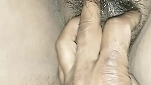 Bhabhi terlihat baik