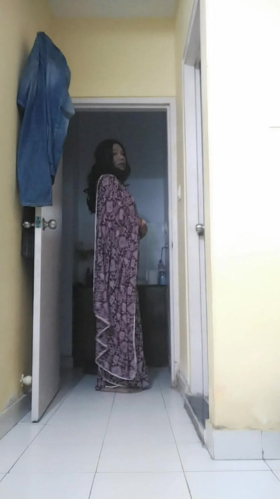 Sissy me trying to do cat walk to impress