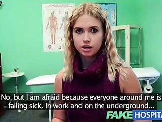 Fakehospital süßes blondes Teen mit weichem jungem natürlichem Körper