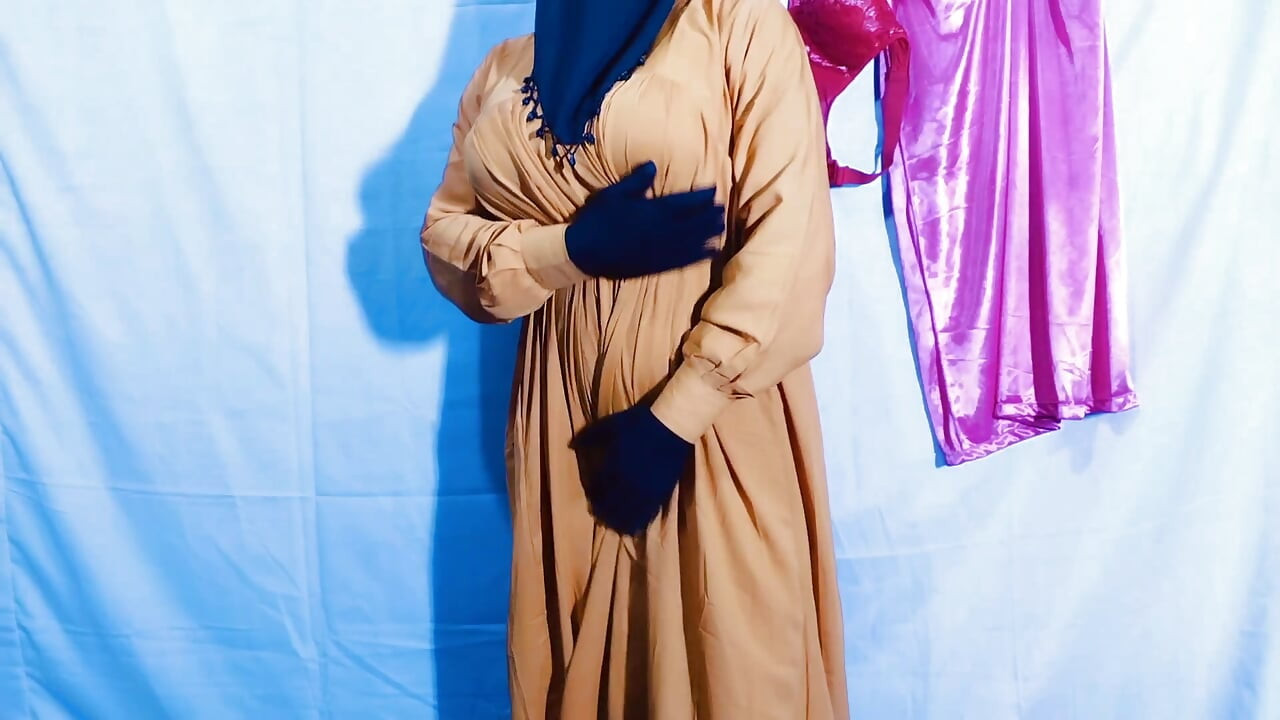 Pakistani Muslim Beauty Queen housewife
