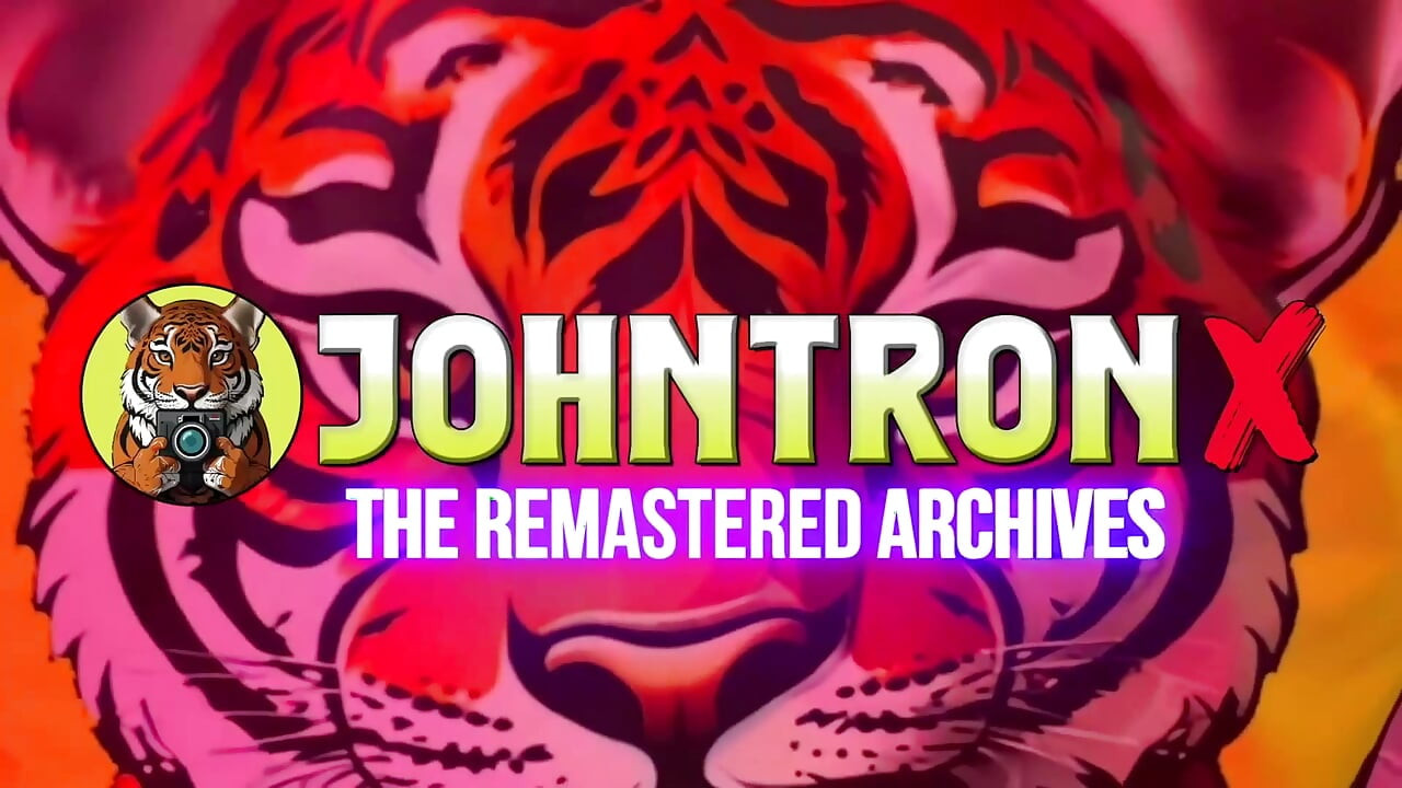 Johntronx - толстая крошка с огромной задницей и дыньками падает на мой член