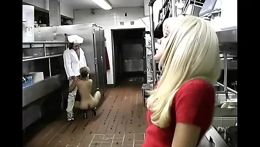 Şef tarafından sevişilen güzel bir orospu