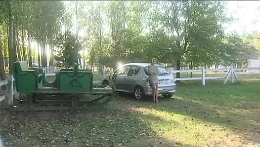 Para Kazanan Sarışın Amcık Yemekte Sert Sikiliyor