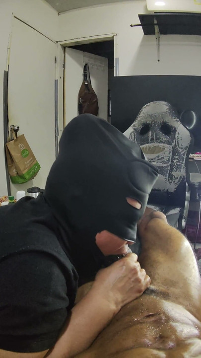 Throat Champ Black Mask 3