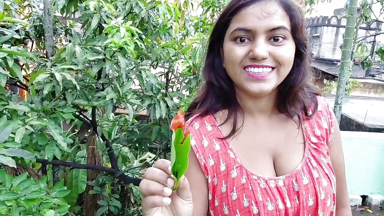 Apne he stepsister ki friend ko virgin pussy fuck kiya or pussy ros nikal kar jiv se chata,gud ki ros pilaya..