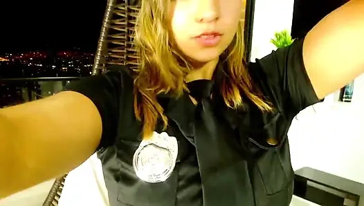 Интригующая в моем последнем видео! Я шагнул в обувь полицейского, как никогда прежде