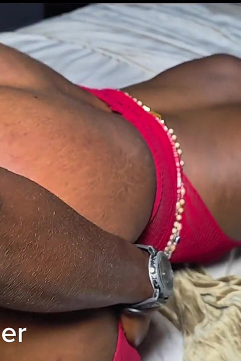 Ebony Curvy Ass