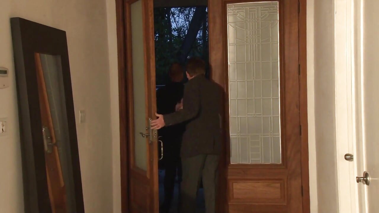 Амор Хілтон любить терти її дупу, коли її пизду трахають - збоченці мамки та тінки